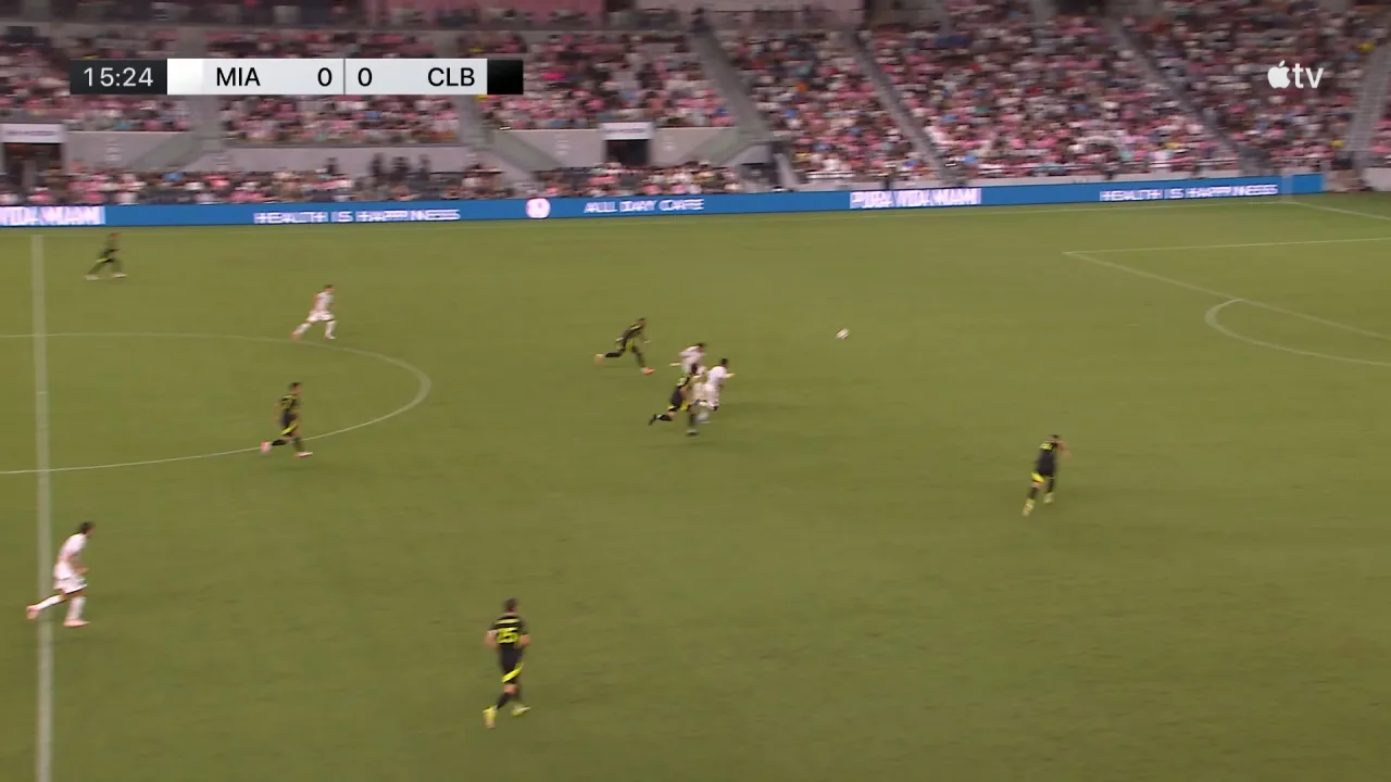 Suárez é rápido no gatilho e faz golaço de cobertura contra o Columbus; veja o lance