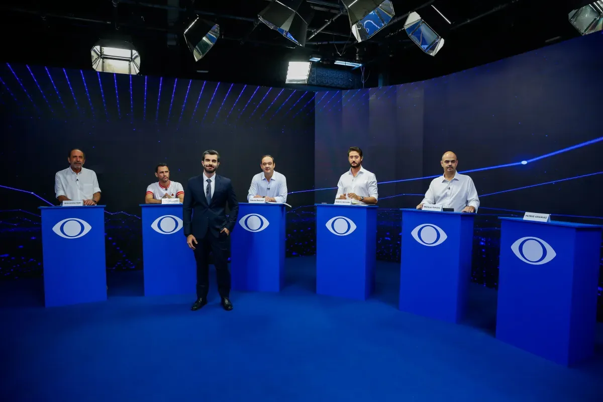 Dívidas, impostos e privatizações marcam primeiro debate em Minas