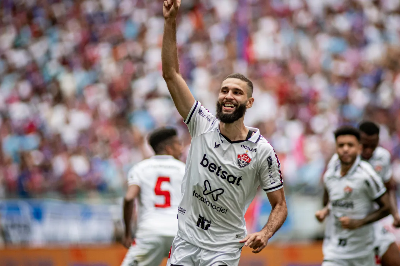 Vitória sofre transfer ban por dívida com clube português