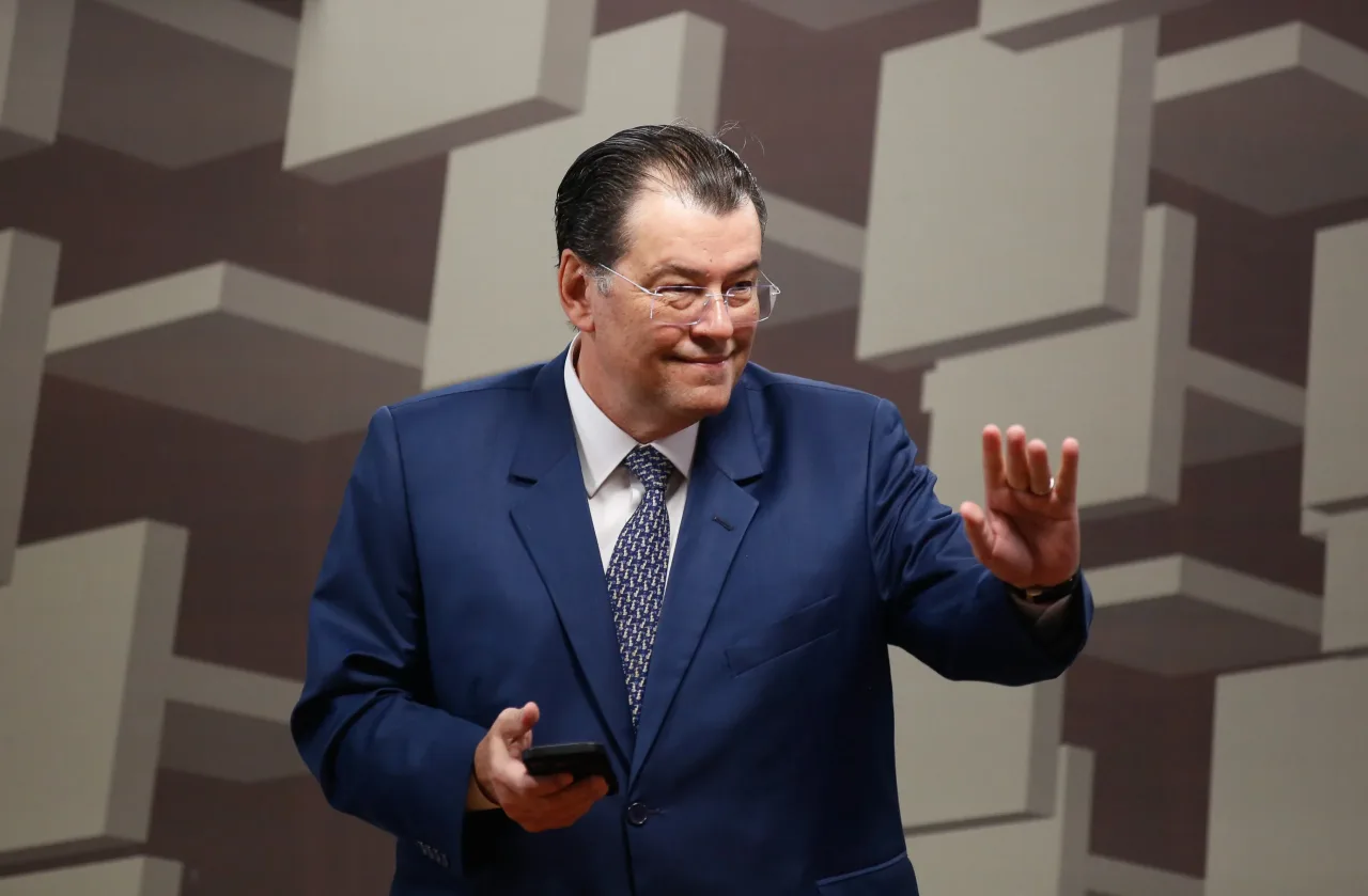 Eduardo Braga é favorito para relatar projeto sobre minerais críticos