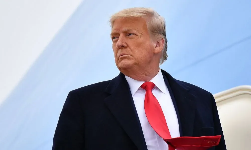 Desaprovação de Trump sobe para 63% e fator econômico preocupa, diz pesquisa