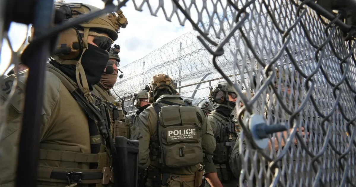 Agentes do ICE terão câmeras corporais em operações nos EUA até agosto