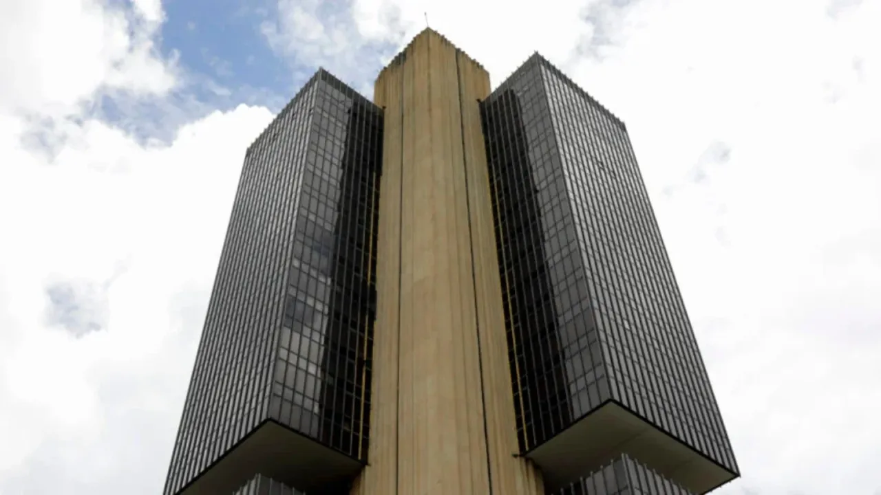 Com inadimplência alta, crédito fica mais restrito, diz BC
