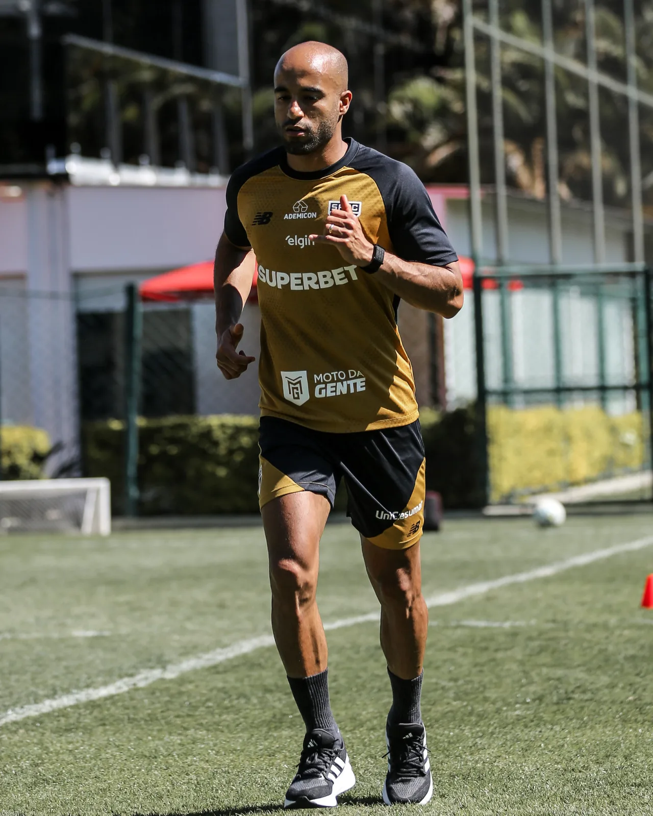 Lucas revela prazo para retorno e deixa renovação com o São Paulo em segundo plano