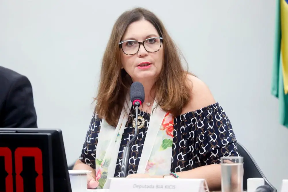 Bia Kicis toma posse como presidente da Frente pelo Livre Mercado 