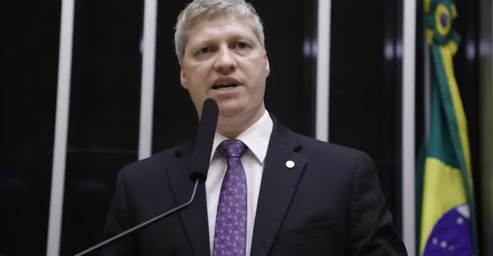 Van Hattem quer reunião imediata de comissão para avaliar conduta de Andrei