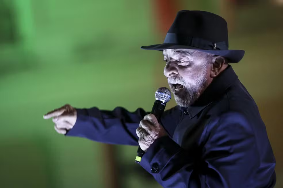 Para o governo investir, é preciso parar com essa 'babaquice' de fazer superavit, diz Lula