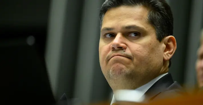 Oposição denuncia inércia de Alcolumbre diante da crise do STF