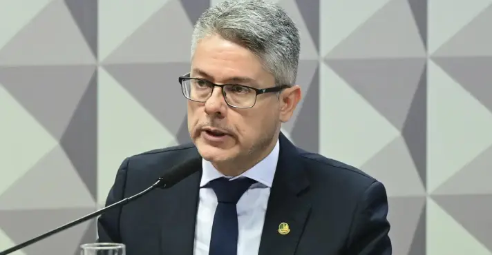 Vieira vai ao STF para tentar destravar CPI sobre ministros e Banco Master