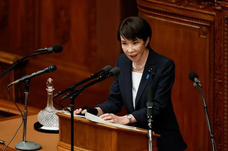 Premiê do Japão reformula gabinete e promete acelerar planos de gastos