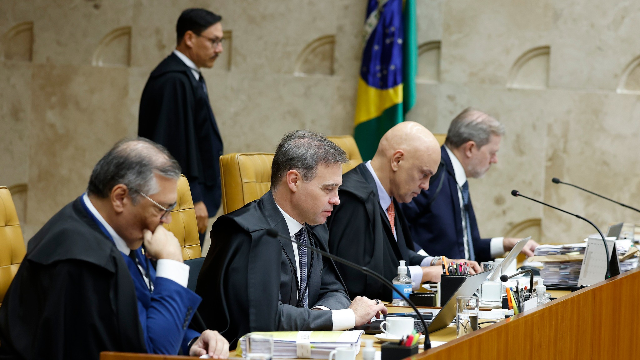 O Globo: Dino e Gilmar apostam em ‘tumulto processual’ e mancham STF