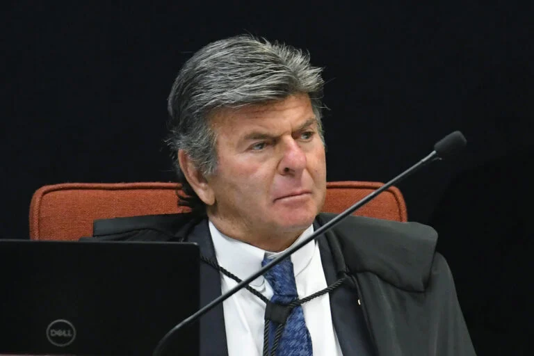 Fux determina medida envolvendo mulher de Moraes, Vorcaro e Lulinha