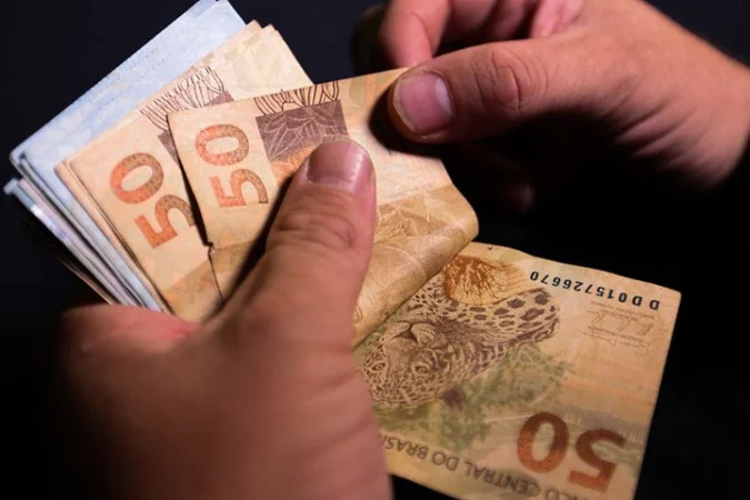 Tesouro Nacional diz que alta da arrecadação com disparada do petróleo cobre despesas para amenizar preços dos combustíveis