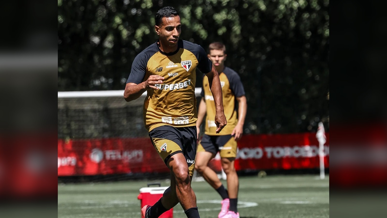 Victor Sá e Newton devem reforçar São Paulo contra o Atlético-MG; veja como foi o treino