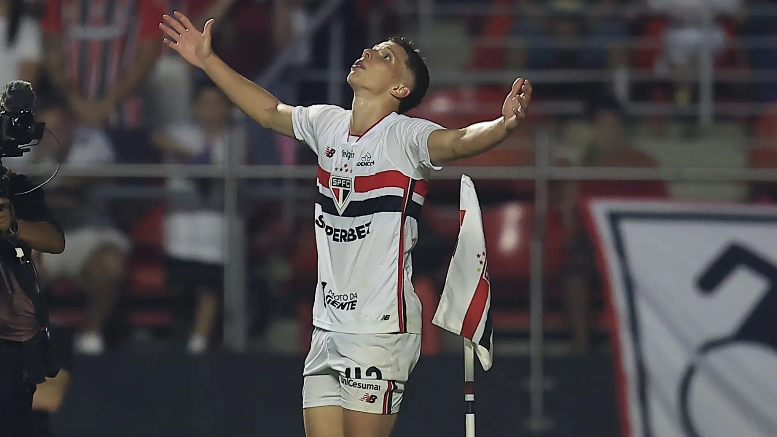 São Paulo inscreve Gustavo Santana e faz mais duas trocas na lista da Sul-Americana