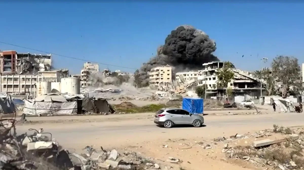 Prédio atingido por ataque em Gaza desaba e deixa 12 mortos