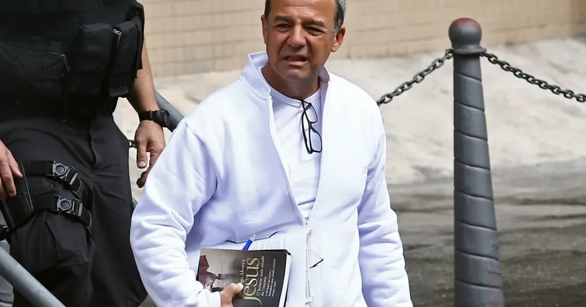 Cabral é condenado por esquema de regalias durante prisão no Rio