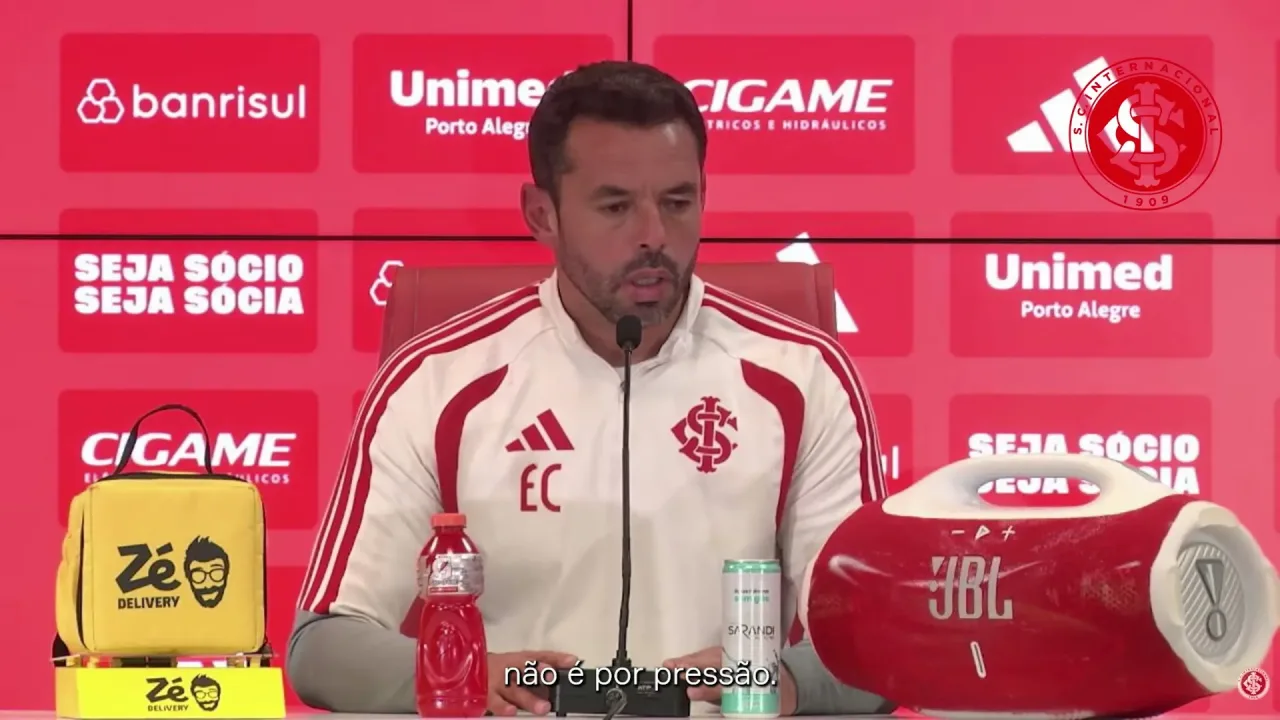 Pezzolano defende estratégia usada no jogo contra o Santos