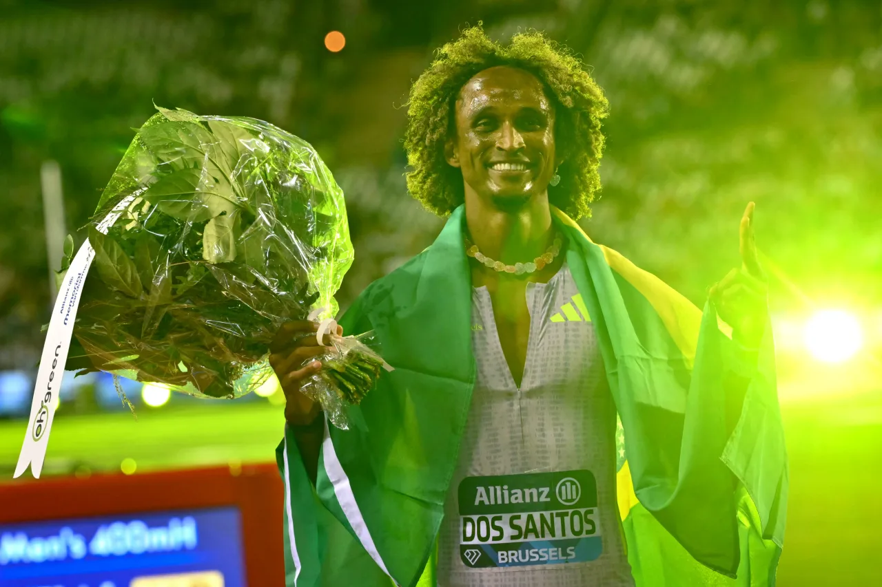 Alison dos Santos vence em Bruxelas, quebra recorde da etapa e é tricampeão da Diamond League