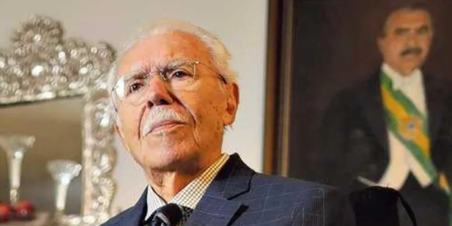José Sarney trata pneumonia em hospital de São Luís; quadro clínico é estável
