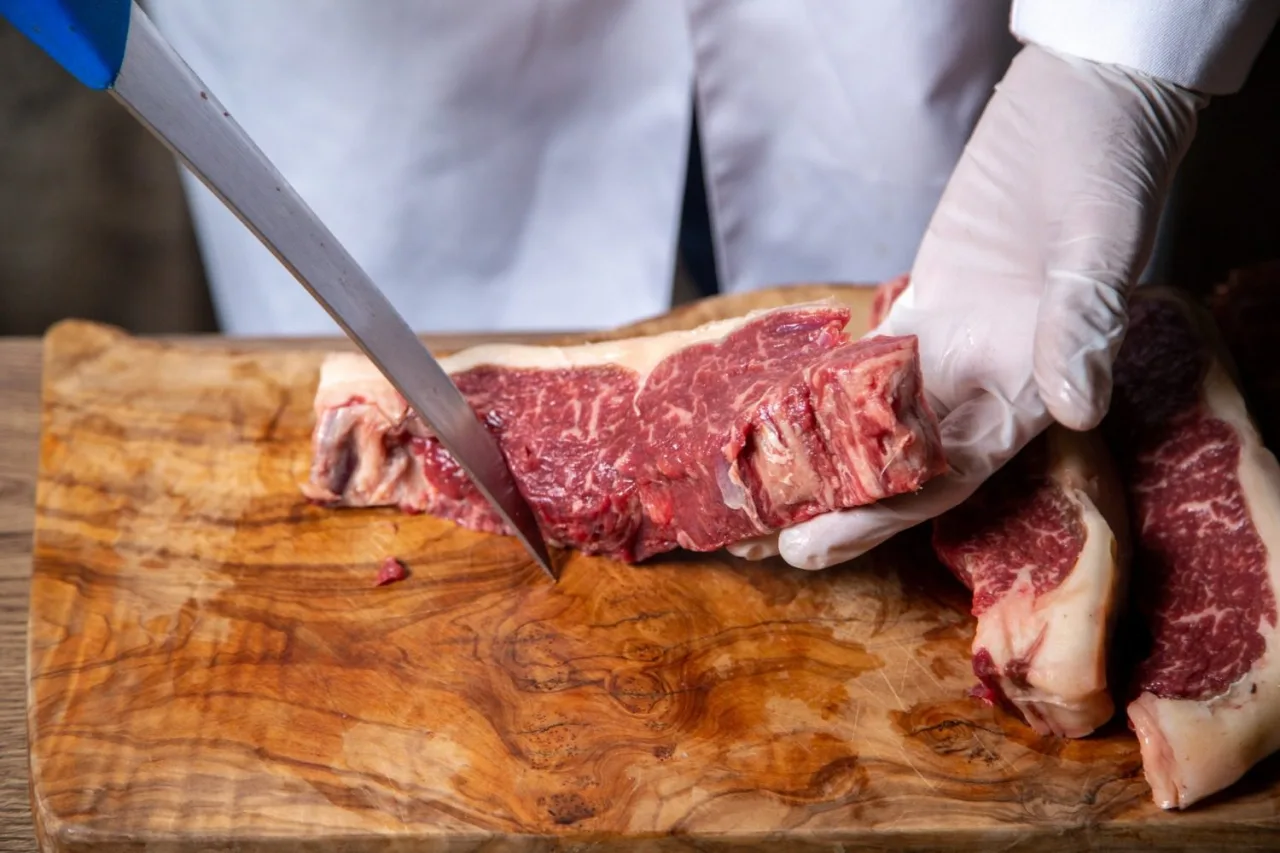 China despenca para 4º lugar entre compradores da carne bovina brasileira; EUA assumem liderança