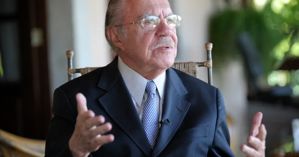 Sarney recebe alta após apresentar quadro de pneumonia
