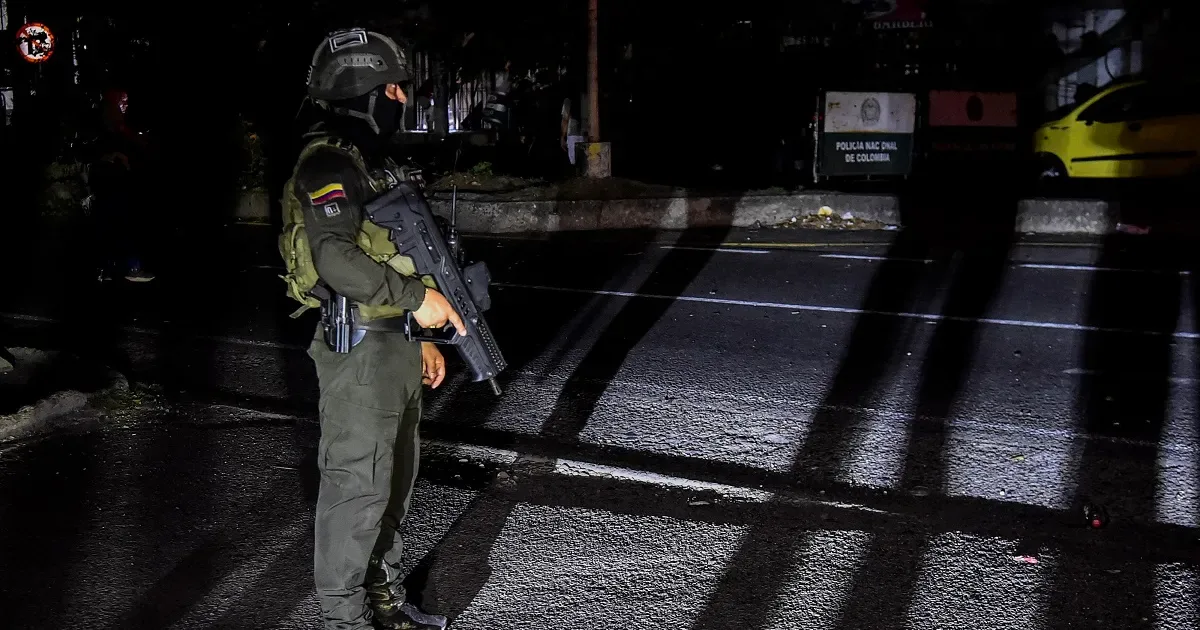 Explosão de carro-bomba deixa um morto e 11 feridos na Colômbia