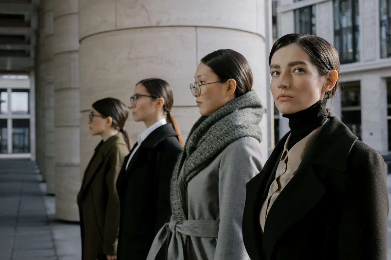 Como montar um visual profissional feminino sem perder personalidade