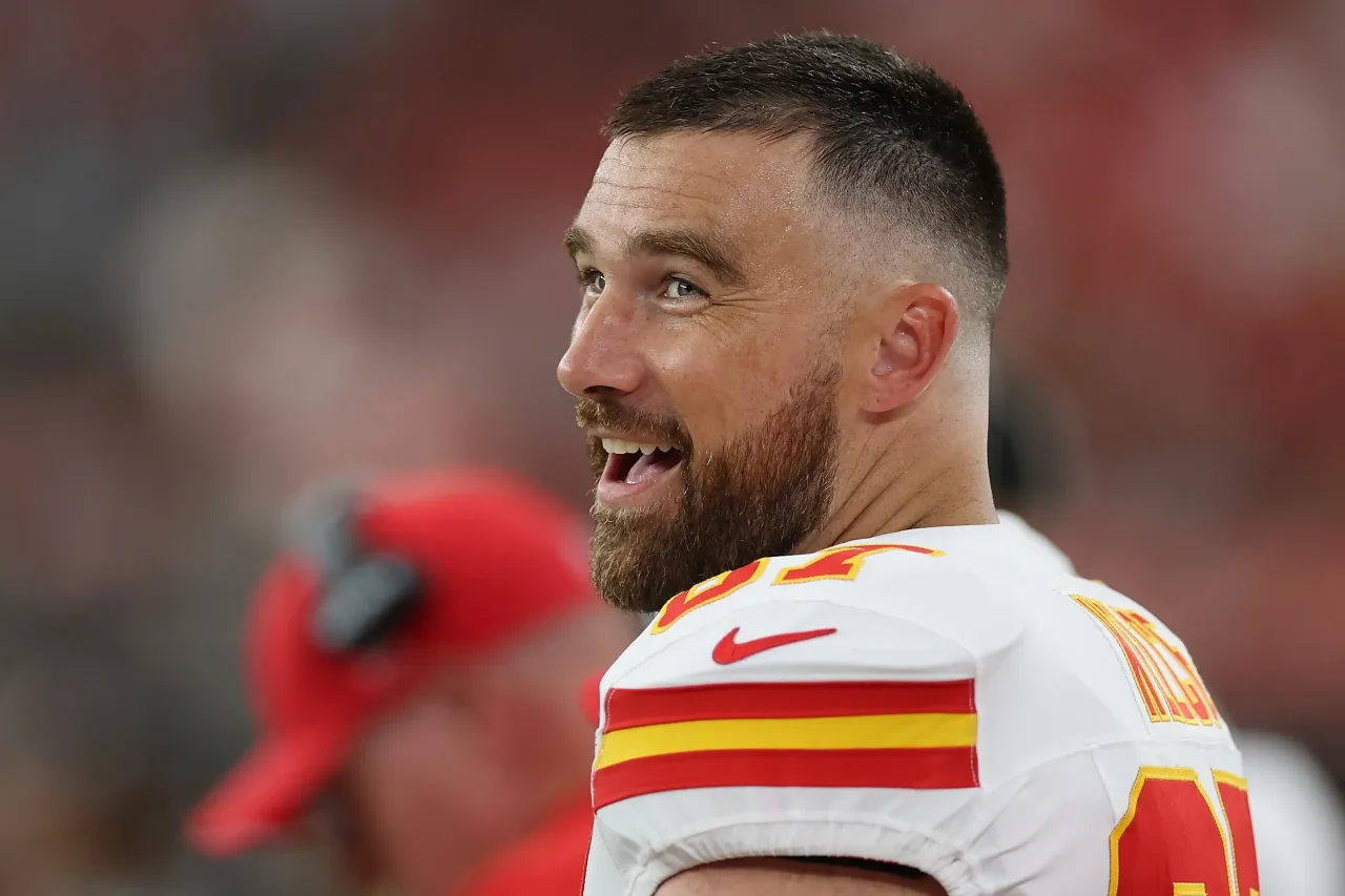 Marido de Taylor Swift exige que NFL proíba gramados artificiais após temperatura 'infernal'