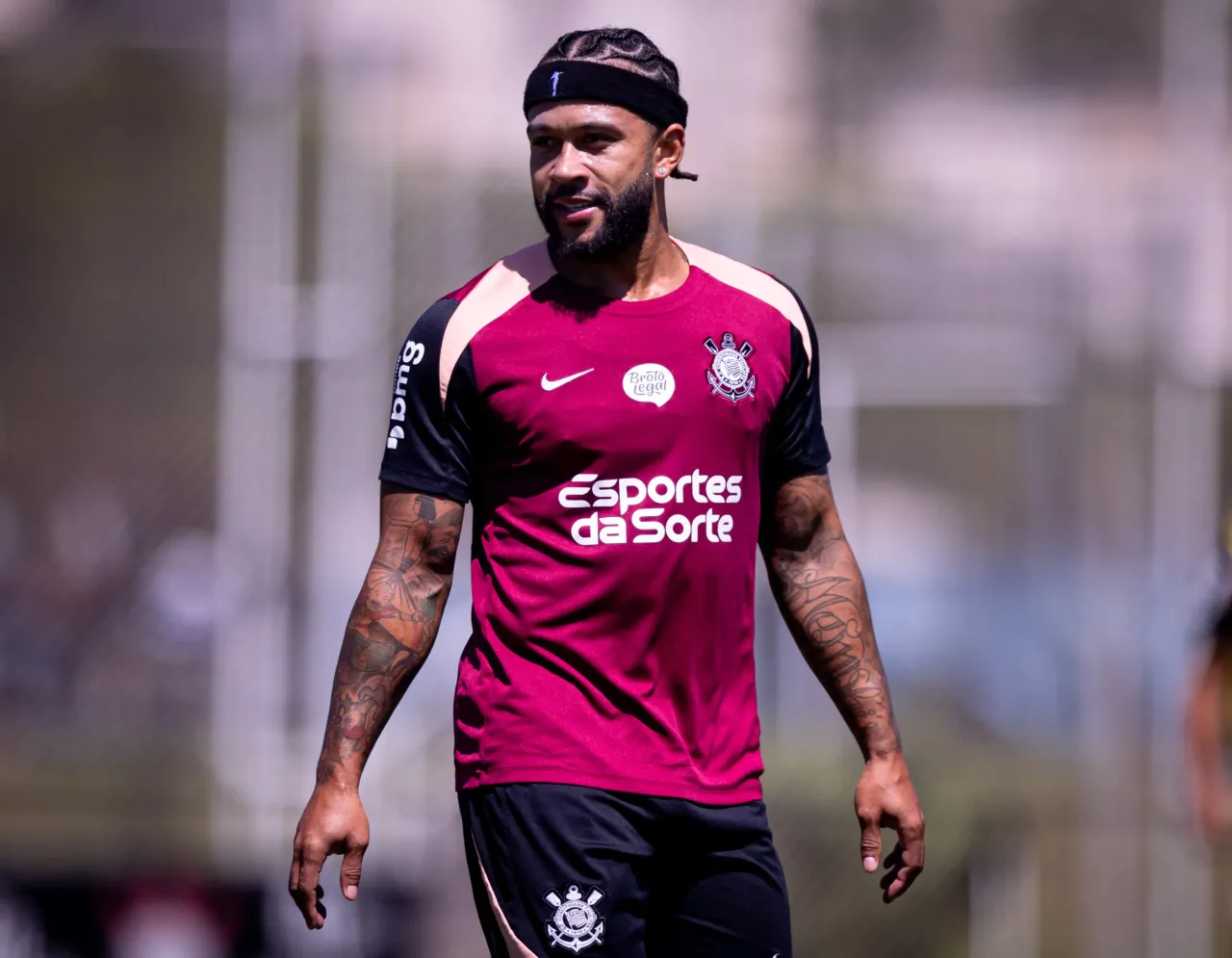 Memphis volta a treinar no Corinthians, mas Yuri Alberto ainda é dúvida
