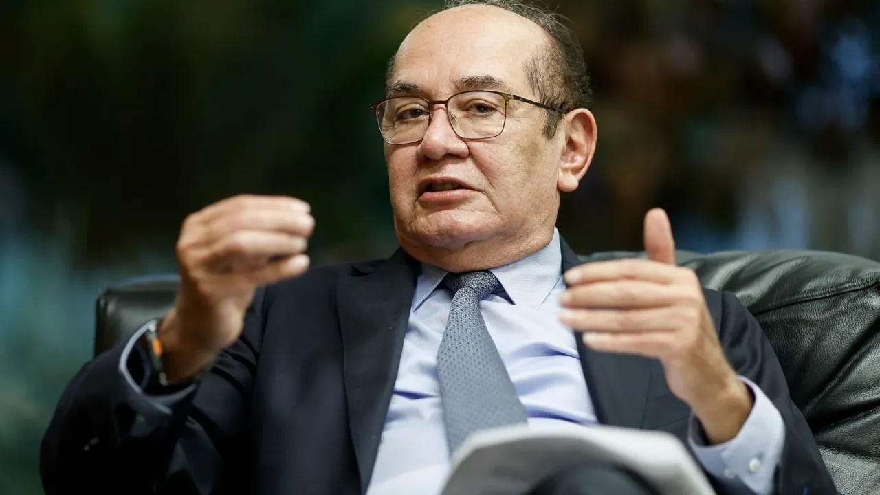 Gilmar Mendes pede íntegra de celular de Vorcaro à PF