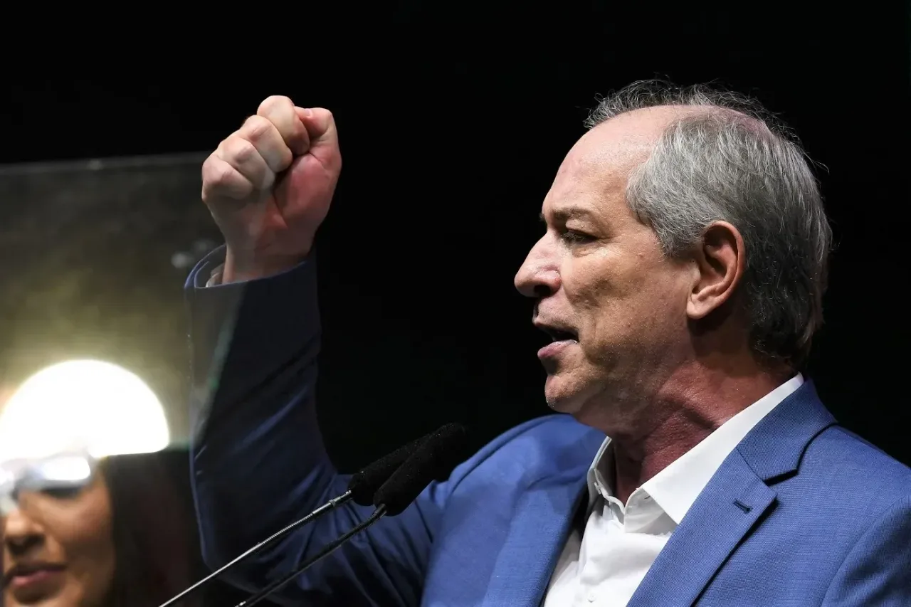 Pesquisa Paraná: Ciro tem 7,5 pontos de vantagem sobre Elmano no 1º turno no Ceará