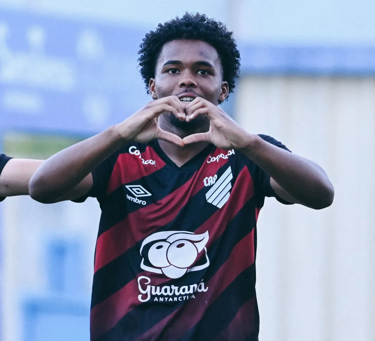 São Paulo perde do Athletico-PR na semi e dá adeus ao Mundial de Clubes Juvenil