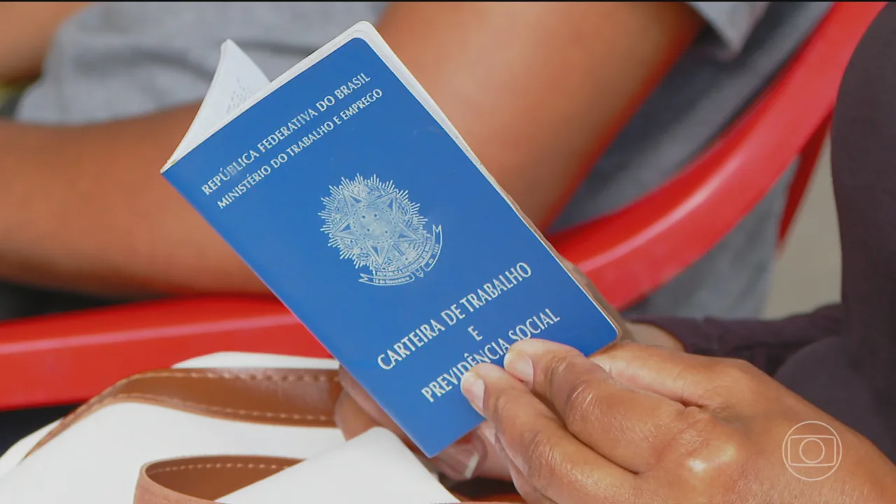 Brasil cria 165,8 mil empregos com carteira assinada em agosto, aponta Caged