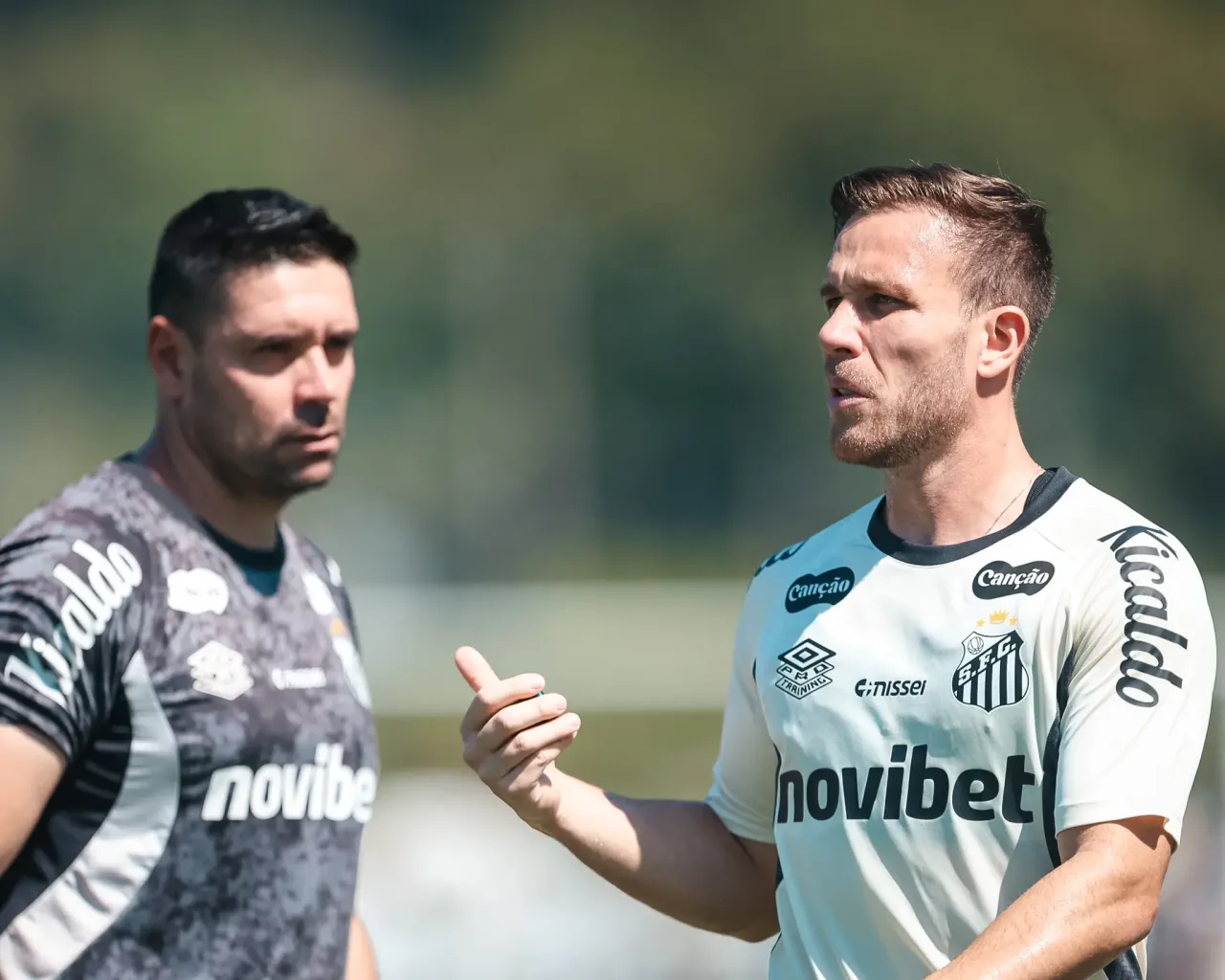 Reforçado, Santos intensifica preparação com foco no Internacional