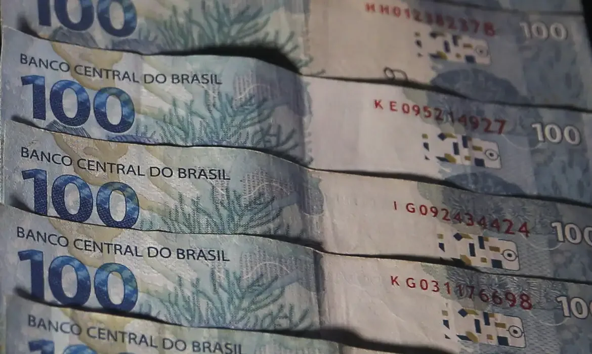 Orçamento de 2027 tem estimativa de superávit de R$ 83,4 bilhões