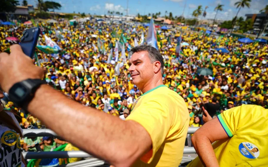 Flávio volta a crescer e tem 60% de chance de ser eleito, diz Polymarket