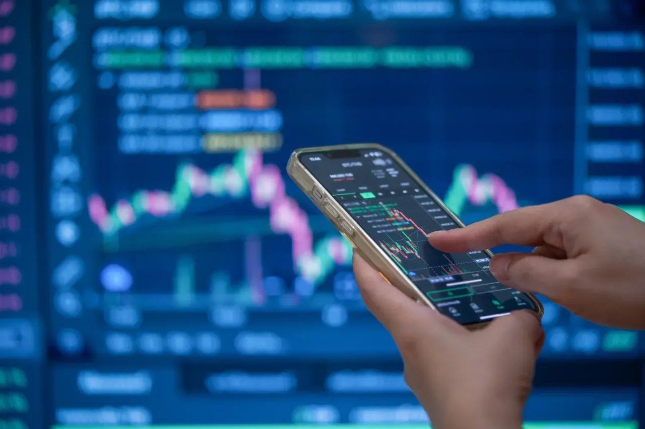 PMIs da Europa e EUA, novas pesquisas e fluxo cambial: o que move os mercados