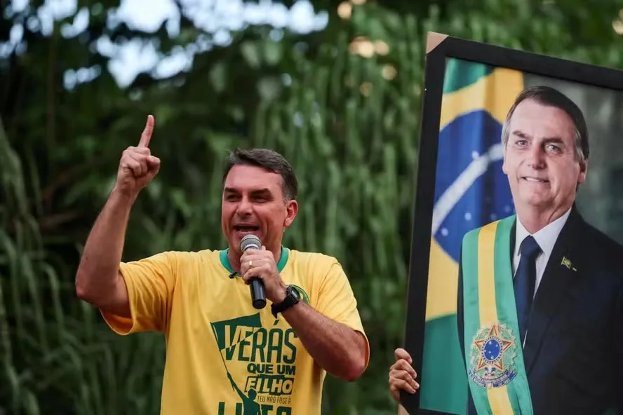 Gilmar Mendes mantém quebra de sigilo e cita indícios de “rachadinha” no gabinete de Flávio Bolsonaro