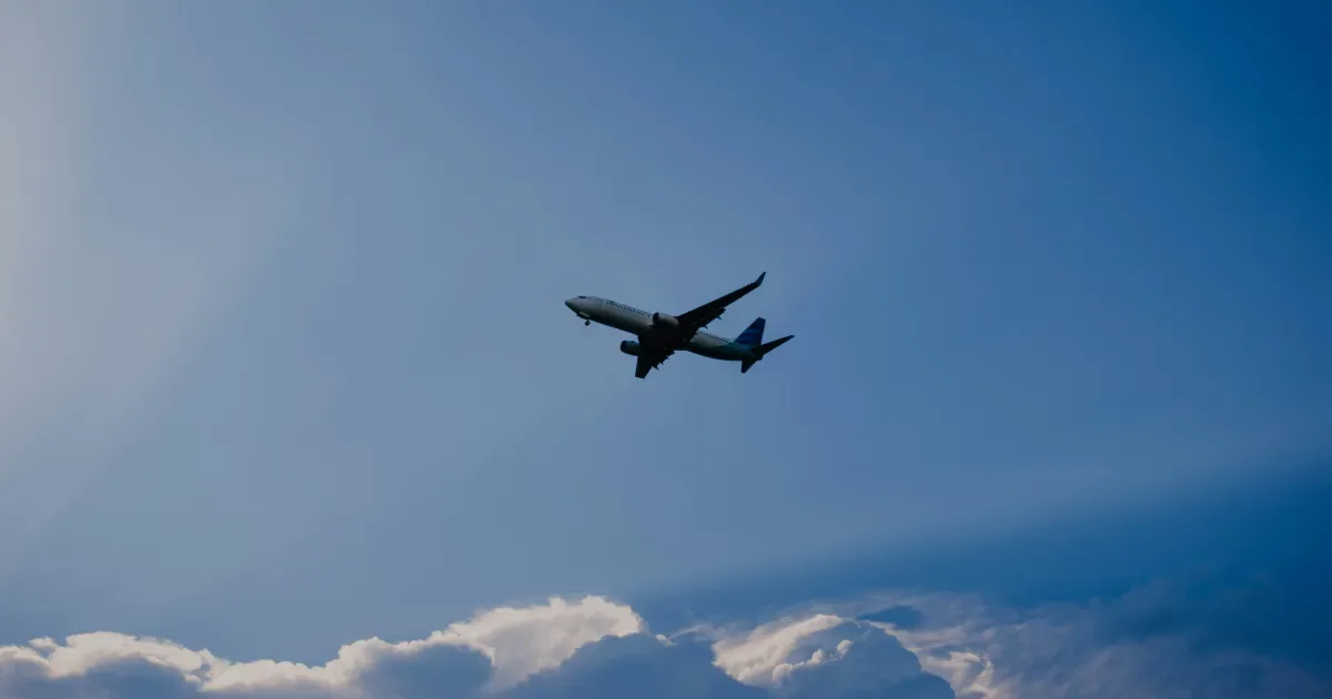 Avião com 5 pessoas a bordo desaparece na Colômbia