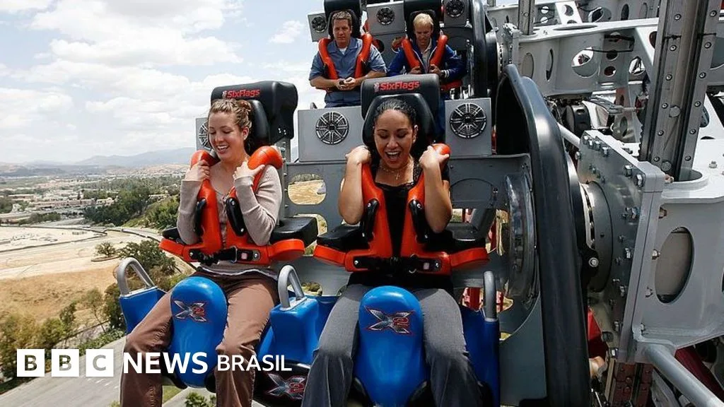 As denúncias de lesão cerebral que fizeram parque Six Flags fechar montanha-russa X2 na Califórnia
