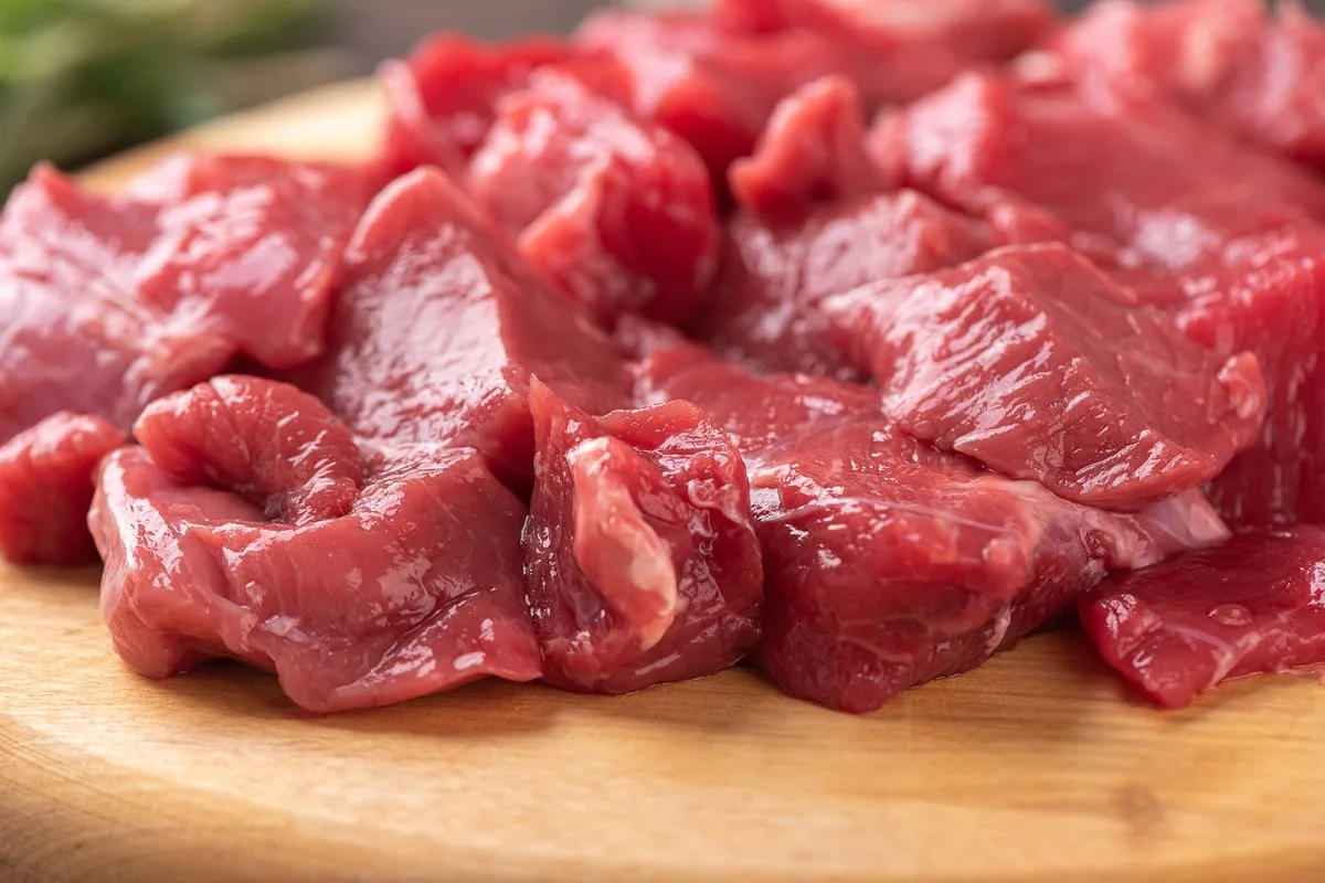 Brasil perde espaço e Argentina aproveita janela para vender carne mais cara à China