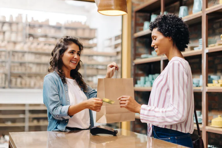 Vai comprar no Mês do Cliente? Veja como ‘prints’ e documentos evitam prejuízos em compras online