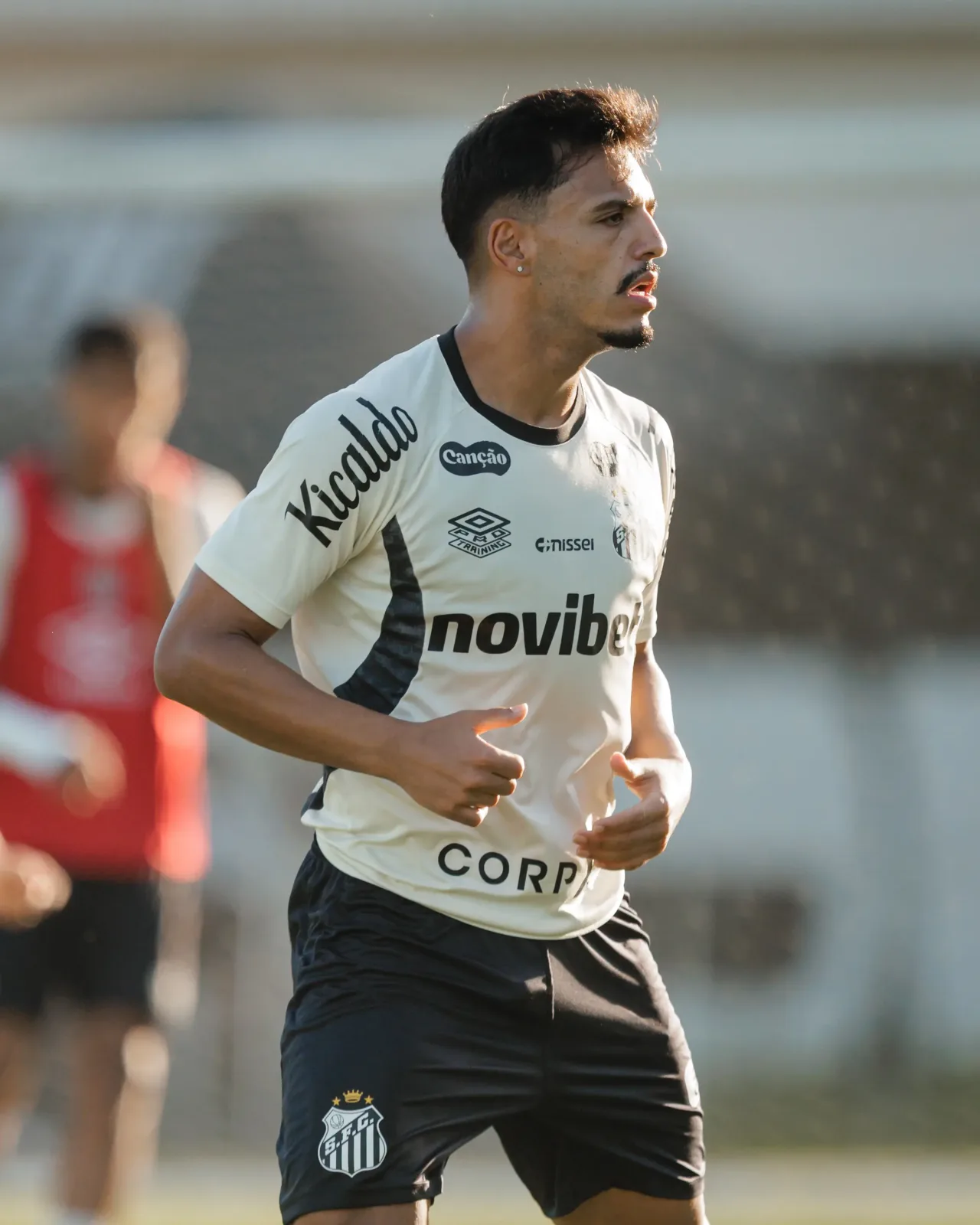 Santos se reapresenta após eliminação, e Gabriel Menino fica perto de retorno