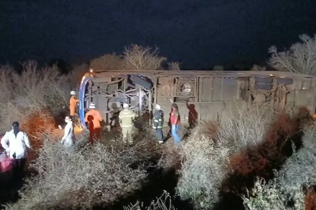 Acidente com ônibus deixa ao menos 7 mortos na Bahia