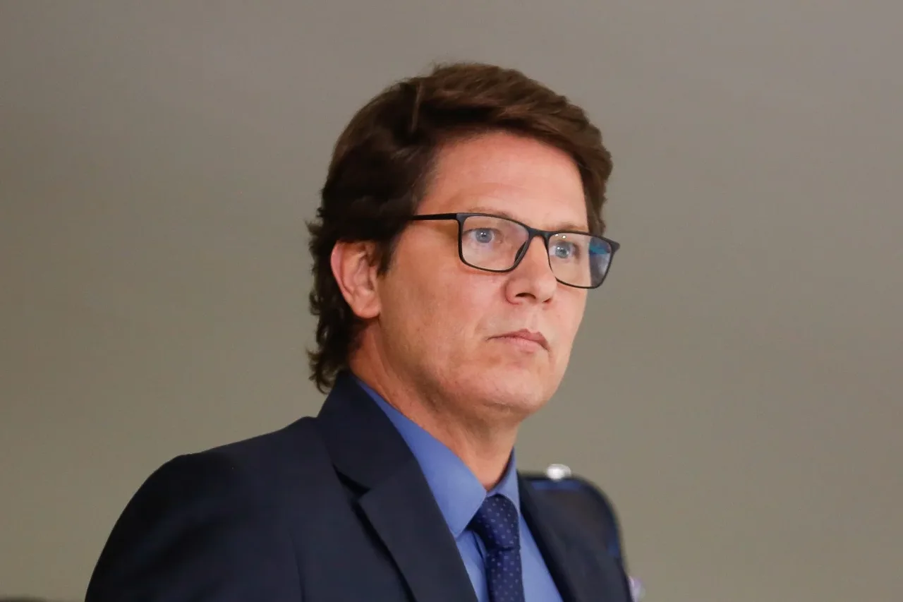 Entenda a relação de Mário Frias, alvo da PF, com o filme “Dark Horse”