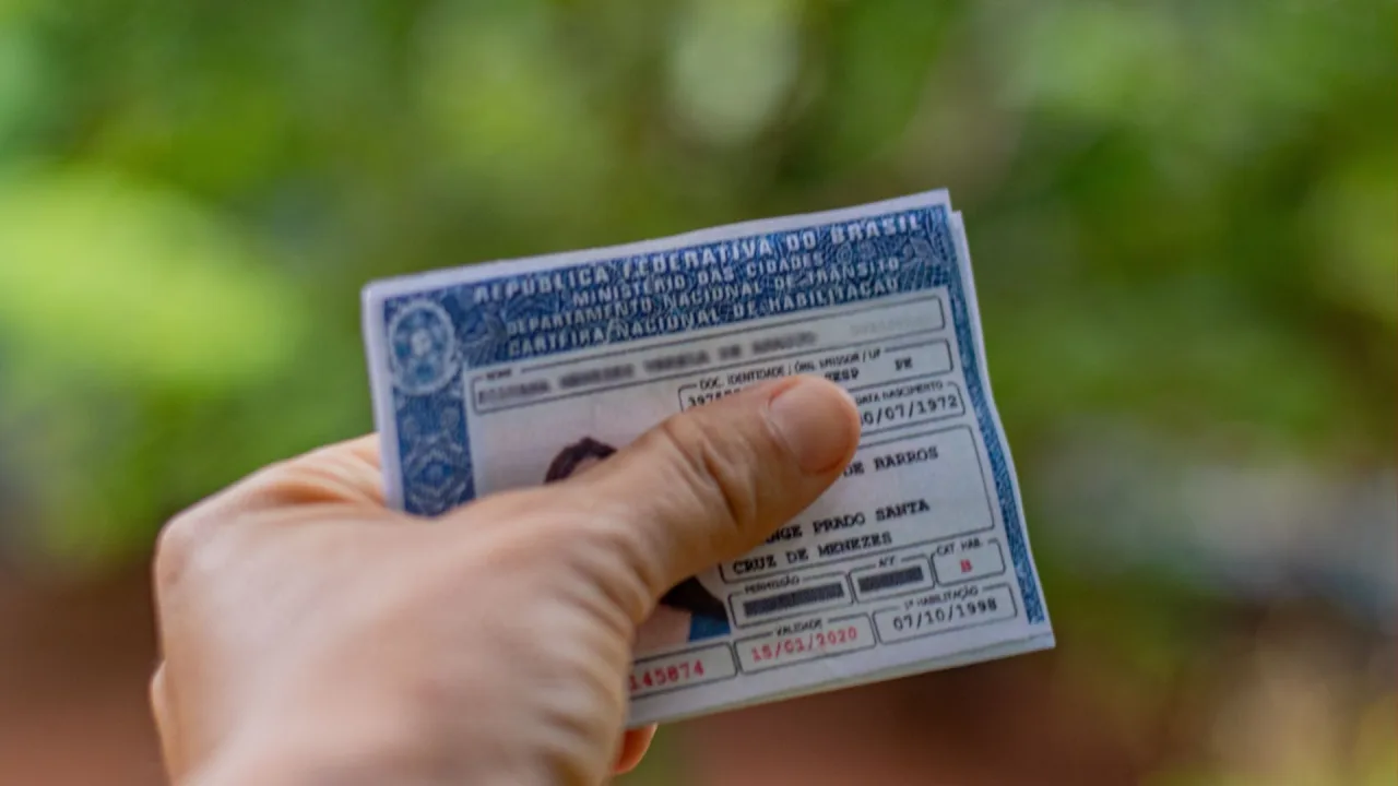 CNHs vencidas desde junho voltam a valer até dezembro; veja nova data de renovação