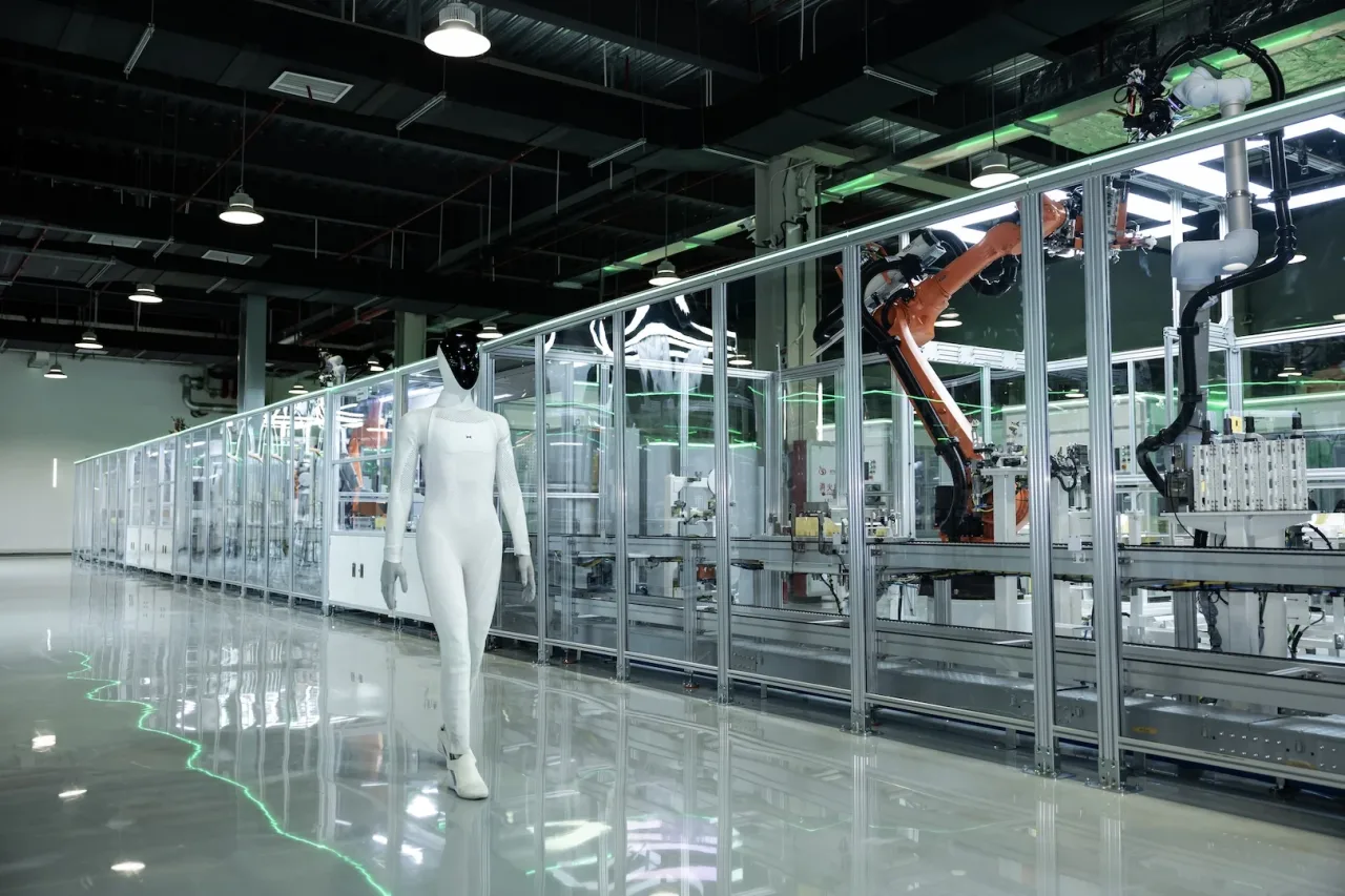 XPeng inaugura sua 1ª fábrica de robô humanoide multitarefas