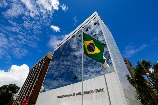 A OAB Federal que já falou alto agora vergonhosamente sussurra