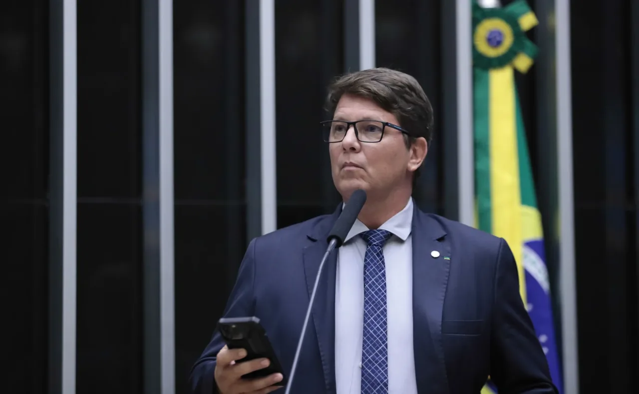 Oposição vê perseguição de Dino em operação da PF contra Mário Frias